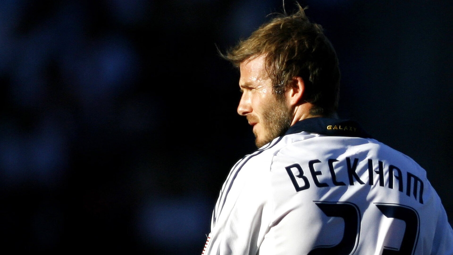 法甲“冠军争夺战”:巴黎圣日耳曼迎战紧咬不放的对手