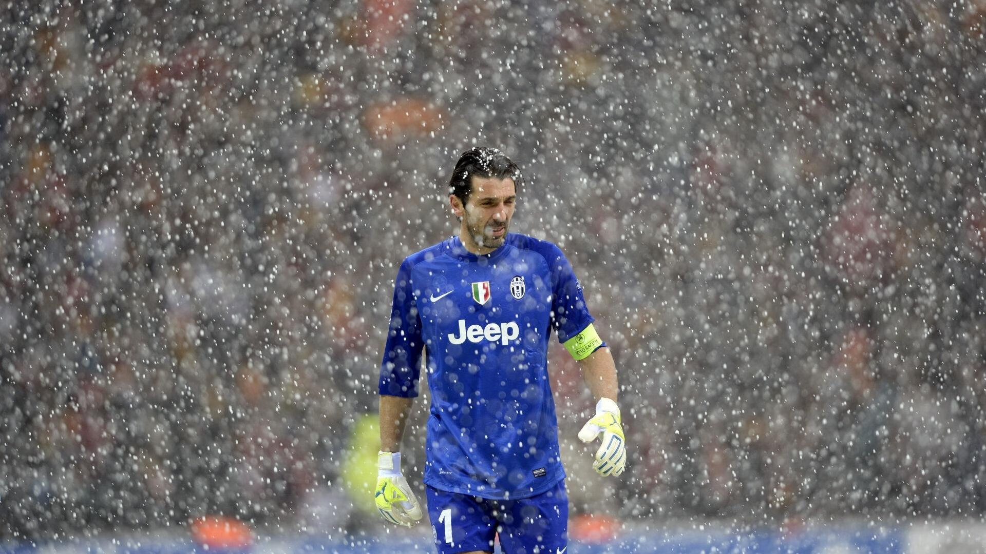 hth最新官方网站-19岁荷兰新带刀后卫荷甲横空出世5大欧洲豪门疯抢，荷兰足球后卫